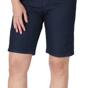 Denim Bermuda shorts, size 18, Chic brand